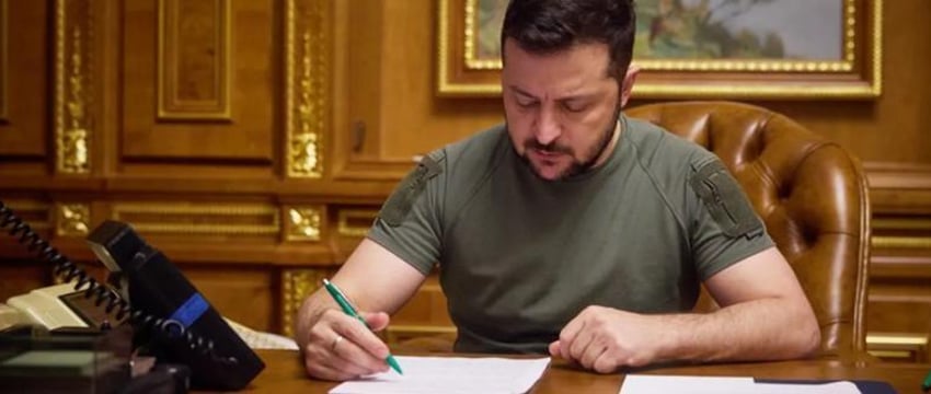 Зеленский продлил военное положение и мобилизацию в Украине