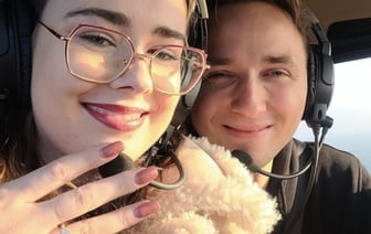 Парень в Польше устроил незабываемое предложение, впечатлив свою возлюбленную креативным способом