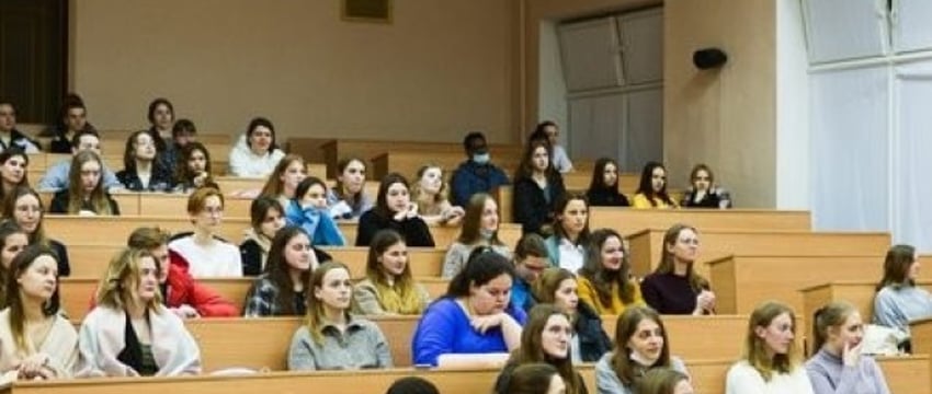 Власти прокомментировали новые правила приема в вузы и рост стоимости учебы