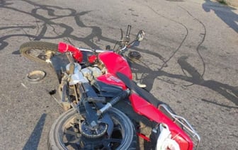 В Пинске 16-летний бесправник на мотоцикле врезался в Chevrolet