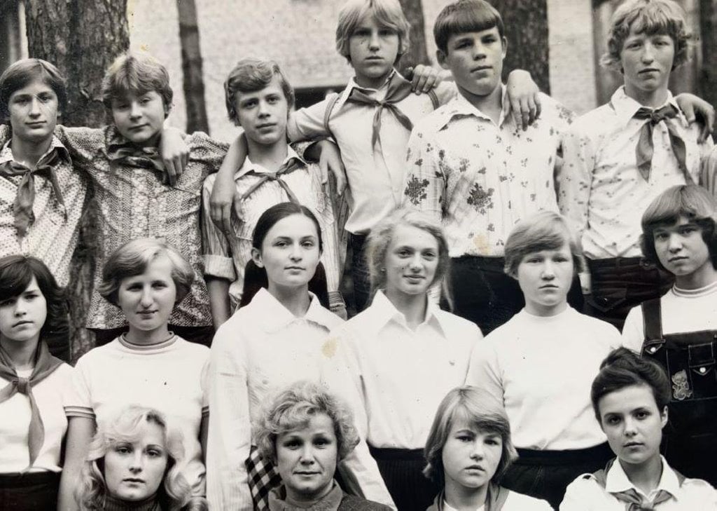 Пололи морковку и клеили гербарии – белорусы вспомнили о первых заработанных деньгах