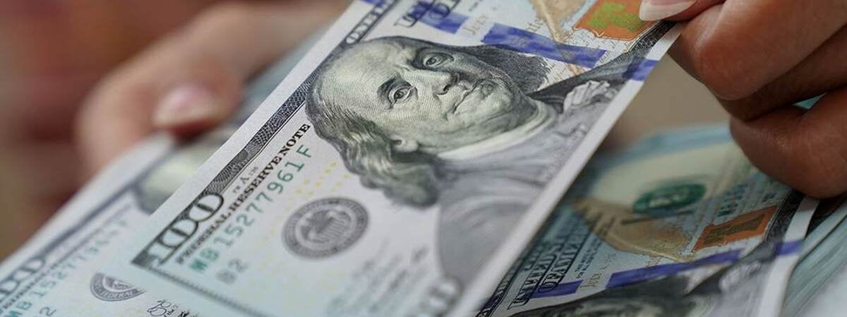 Доллар и евро снова сдали позиции в Беларуси. На сколько и какого курса ждать дальше?
