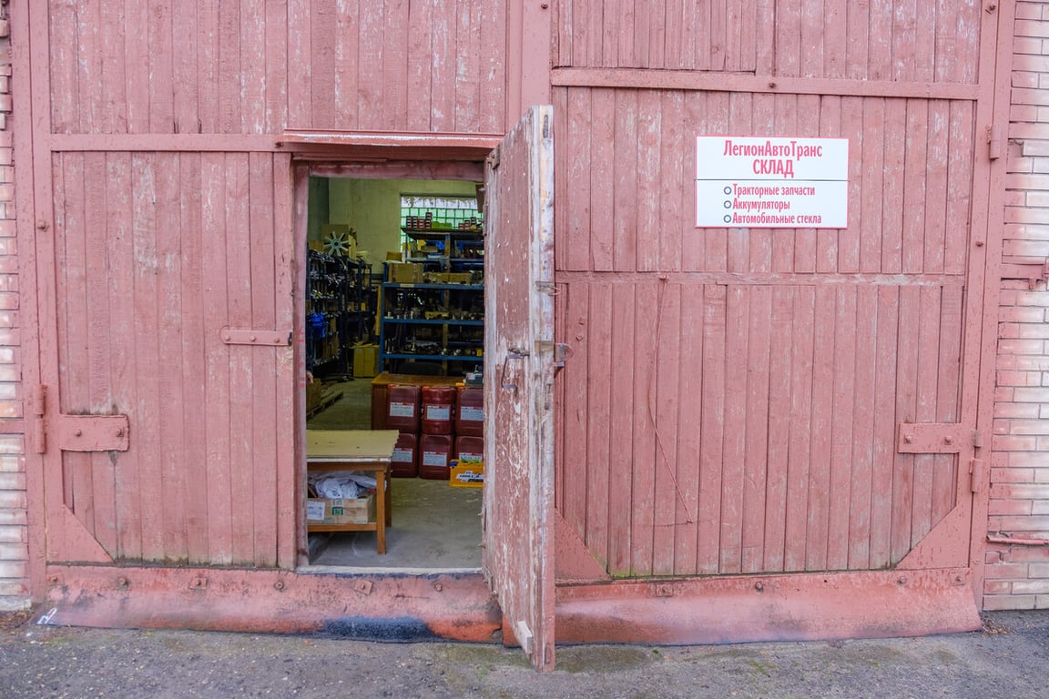 Работал на селе и стал блогером. Бывший автомеханик торгует запчастями и собирает миллионы просмотров в TikTok