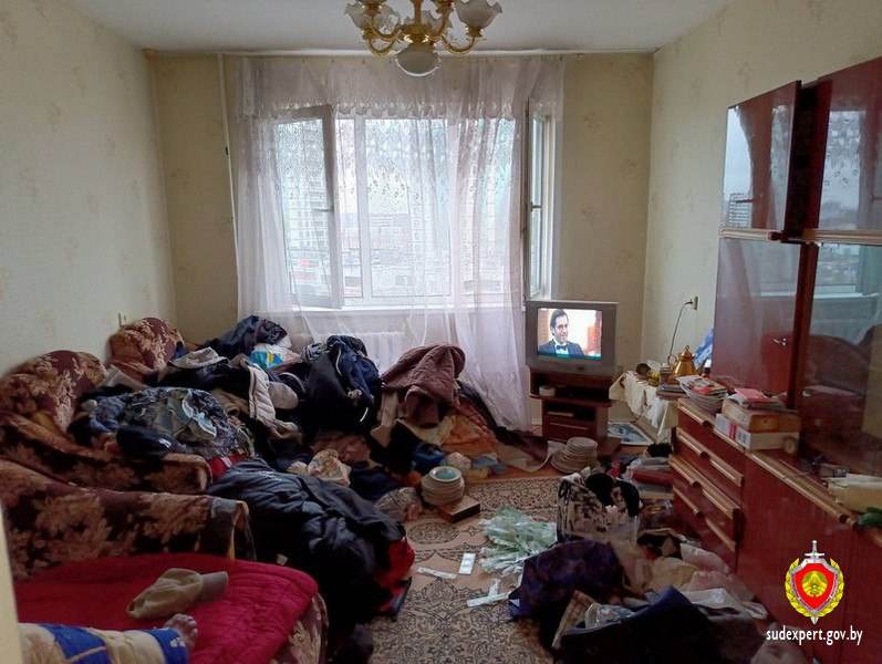 Минчанин купил квартиру, но попасть в нее не смог. Когда милиция открыла дверь, всех ждал шок