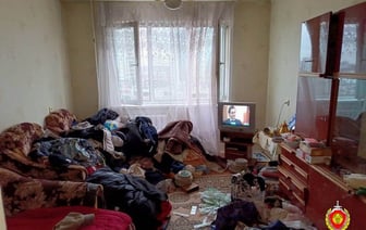 Минчанин купил квартиру, но попасть в нее не смог. Когда милиция открыла дверь, всех ждал шок