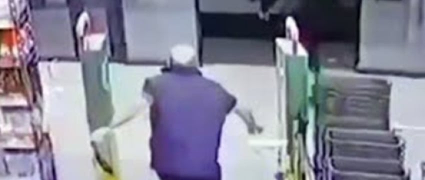 Схватил бутылку водки и бросился бежать из магазина житель Барановичей. Кадры погони попали на камеры видеокамер