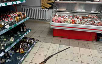 Под Барановичами мужчина с ружьём в руках попытался ограбить магазин — Видео