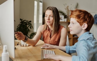 В Новополоцке провели конкурс на лучшую уличную скамейку