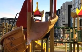 В Могилеве 3-летний мальчик прокатился с горки и получил серьезные травмы