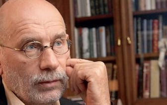 Писатель Акунин заочно арестован в России