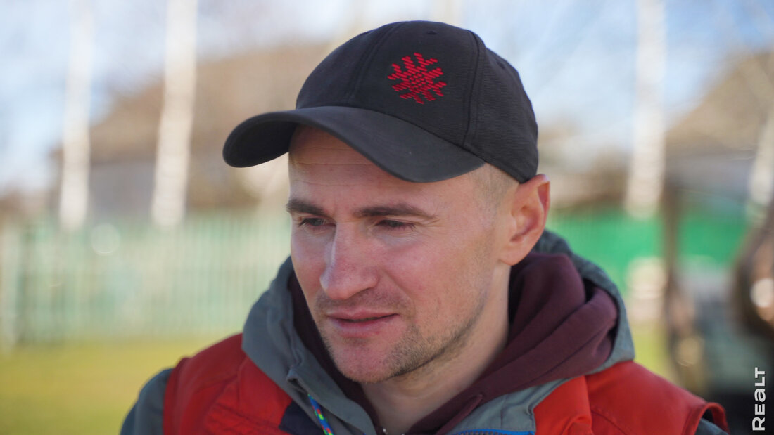 Бросил пить, ездил на Байкал в сланцах, восстанавливает дом деда. Удивительная история парня с Полесья