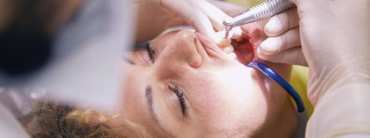 Лукашенко грозит «ударить» уехавших по зубам