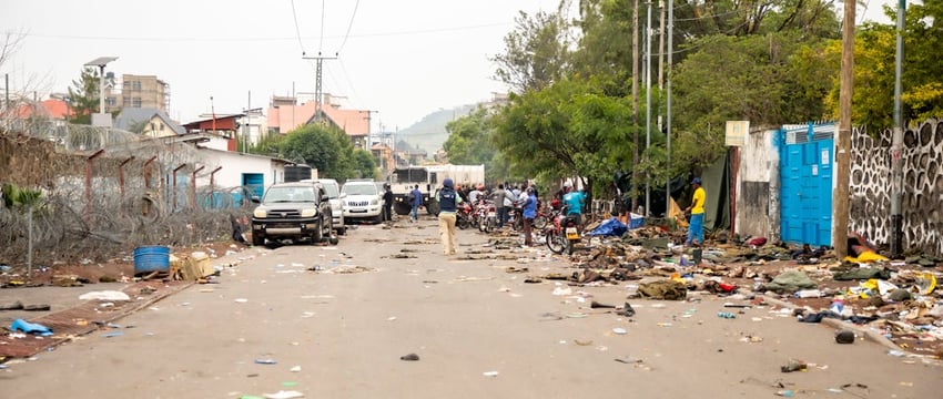 В ЖКХ рассказали, какие предметы чаще всего роняют в шахту лифта. А можно ли их вернуть?