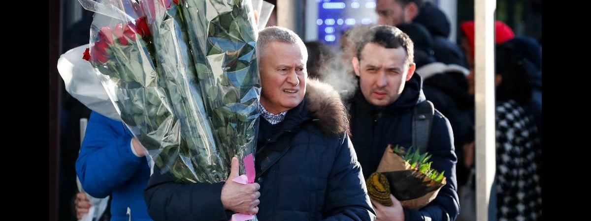 Что белорусы дарят женщинам на 8 Марта? Спросили мужчин, как они угадывают желания своих половинок — Мнение