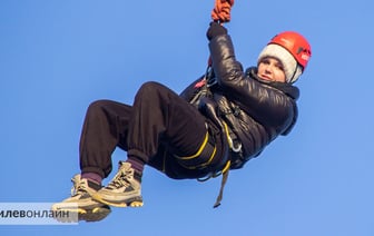 Вы когда-нибудь слышали про роупджампинг? Если нет, то посмотрите, как развлекаются некоторые могилевчане