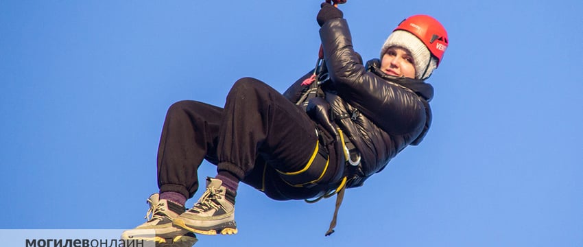 Вы когда-нибудь слышали про роупджампинг? Если нет, то посмотрите, как развлекаются некоторые могилевчане