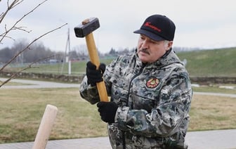 Учора вораг, сёньня — амаль сябар. Як і чаму беларуская прапаганда палюбіла ЗША, тлумачыць Паўлюк Быкоўскі
