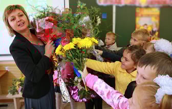 Не цветами едиными. Нашли для белорусов 10 оригинальных и бюджетных идей подарка ко Дню учителя — Полезно