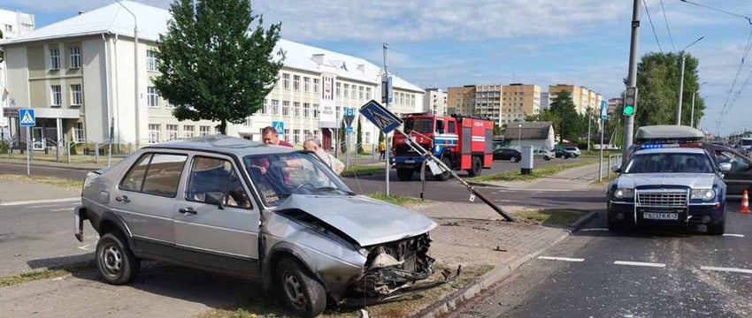 Авария в Гомеле: столкновение троллейбуса и «Фольксваген», пострадал пешеход