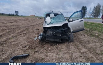 В Докшицком районе бус столкнулся с легковушкой — один водитель погиб — Фото