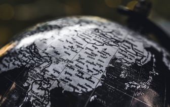 Восемь стран ОПЕК+ скорректируют график возвращения объемов добычи нефти