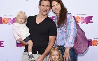 Голливудский актер разбился с двумя маленькими дочками в авиакатастрофе