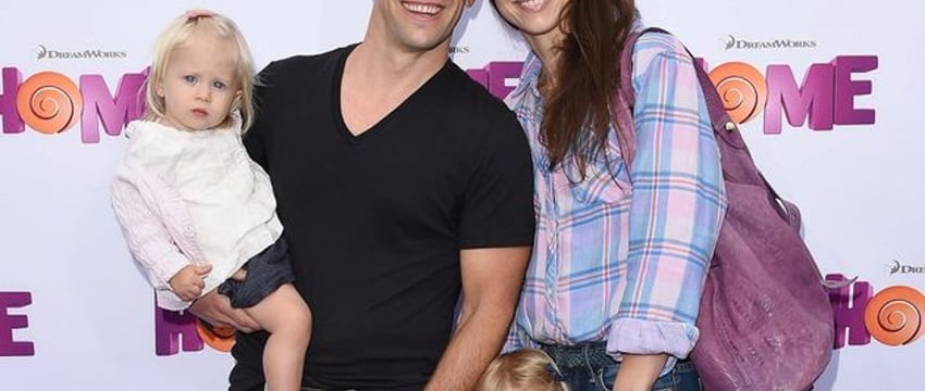 Голливудский актер разбился с двумя маленькими дочками в авиакатастрофе