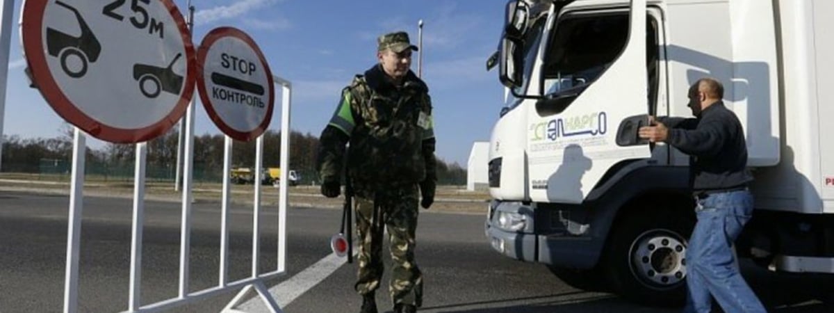 Не менее 20 дальнобойщиков были задержаны при проверках на границе