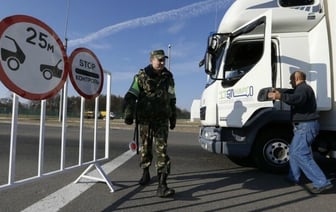 Не менее 20 дальнобойщиков были задержаны при проверках на границе