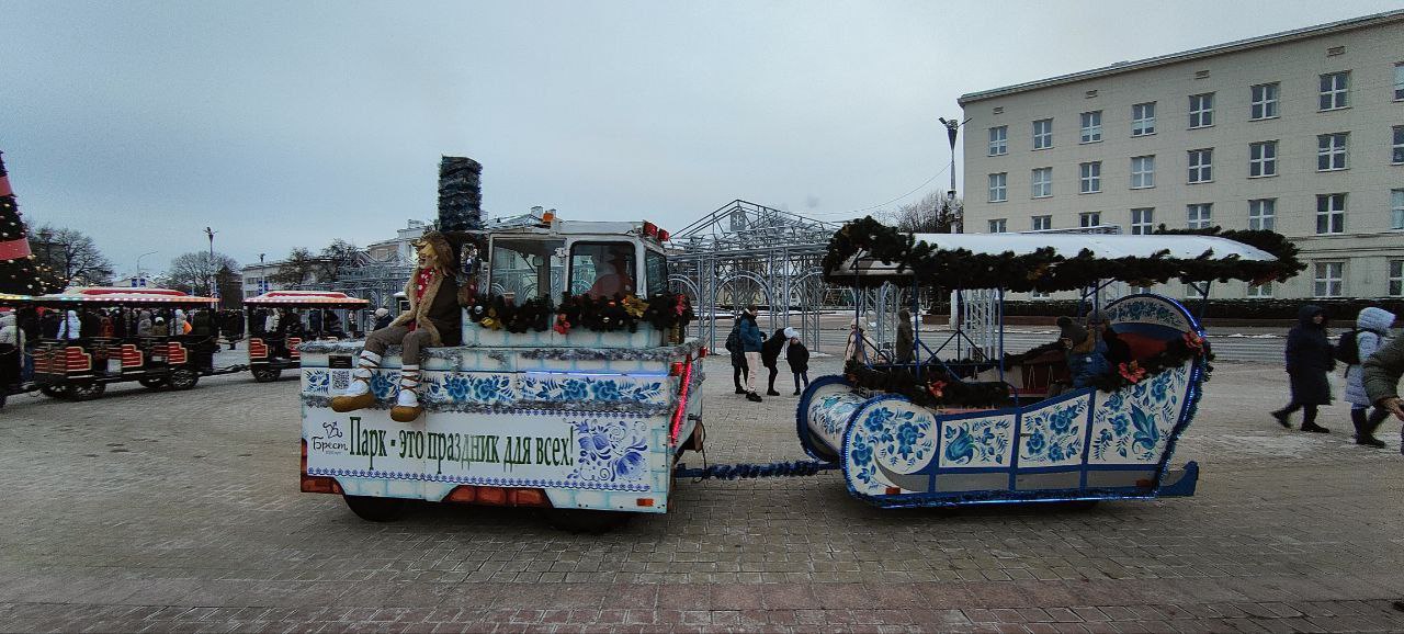 На площади Ленина в Бресте проходят праздничные мероприятия