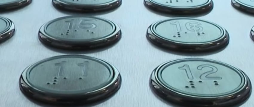 В Беларуси начали выпускать лифты, которыми можно управлять со смартфона. Вот как это работает
