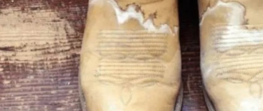 Белорусам рассказали, можно ли отсудить у дорожных служб деньги за испорченную солью обувь