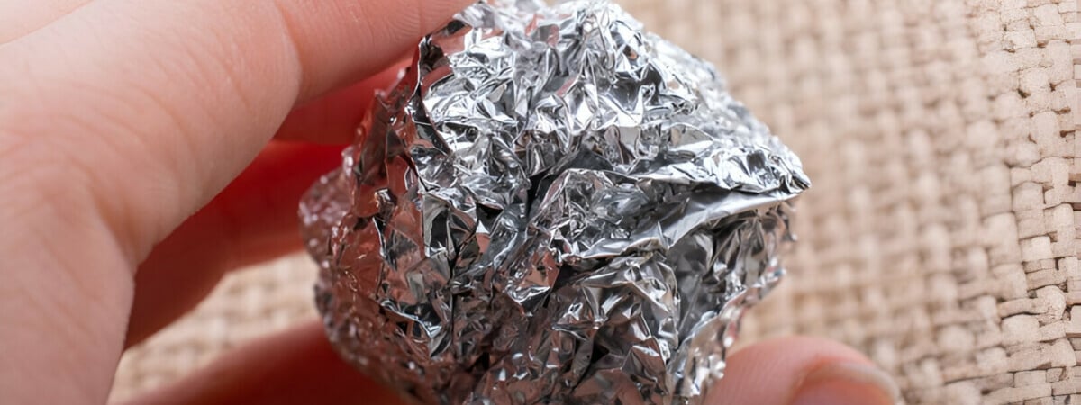 Зачем держать в ванной шарики из фольги? Сделайте так — и от неприятной проблемы не останется ни следа — Полезно