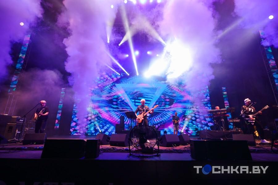 Рокеры «отрываются»: в Пружанах прошел первый день «Солнцестояния»