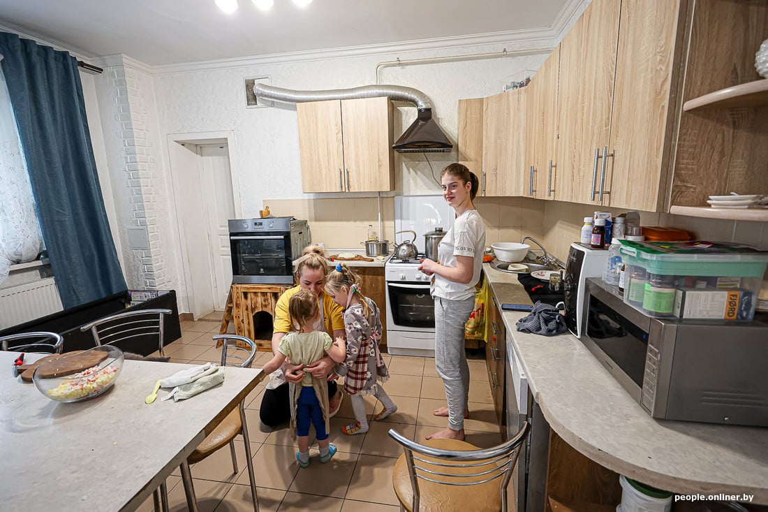 Как живет семья из Брестской области, в которой 15 детей