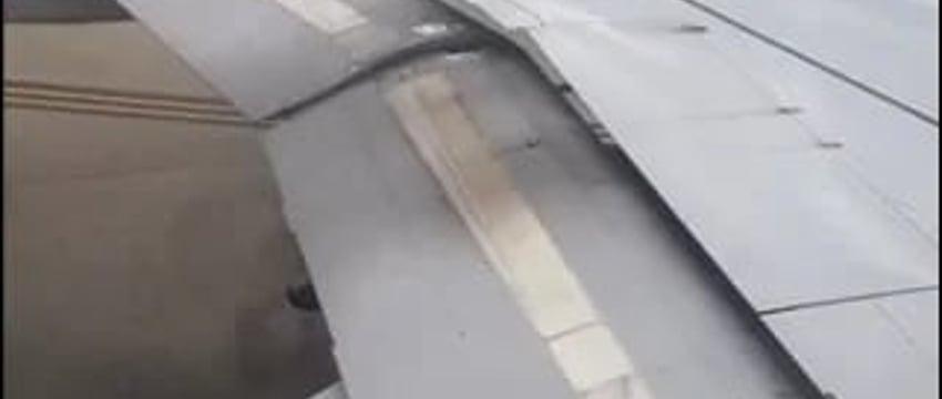 Двигатель самолета United Airlines загорелся за несколько мгновений до взлета.