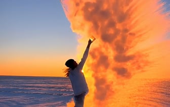 Белорусы запустили дубак-челлендж в двадцатиградусный мороз — Видео