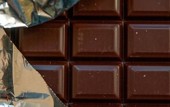 Белорус обнаружил в шоколаде живых червей – смотрите видео