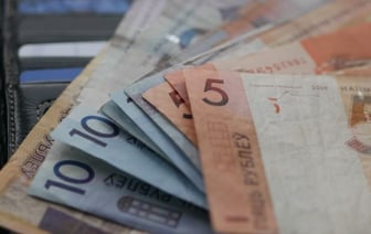 Зарплата большинства белорусов составляет от одной до двух тысяч рублей