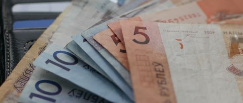 Зарплата большинства белорусов составляет от одной до двух тысяч рублей