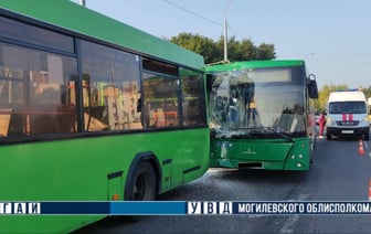 В Могилеве столкнулись 2 автобуса — 4 человека в больнице — Видео