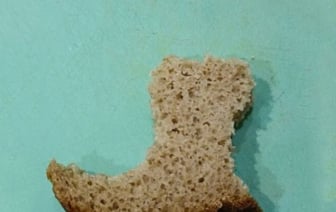 Три странных товара на Куфаре: телефон за 100 млн, ядовитый паук и хлеб зубной работы