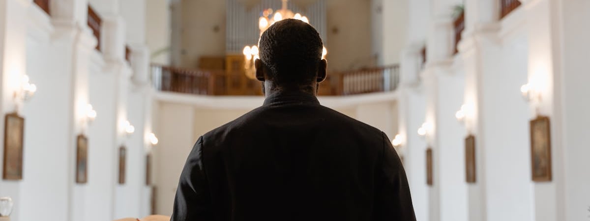 Глава МВД Германии критикует инициативу Бундестага против миграции