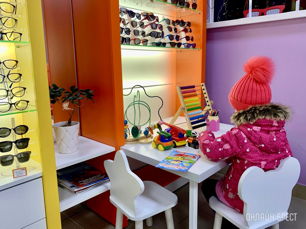 Фантастика в салонах оптики «Funtastik»! Рождественские скидки, бесплатная проверка зрения, изготовление очков и более 3000 моделей оправ