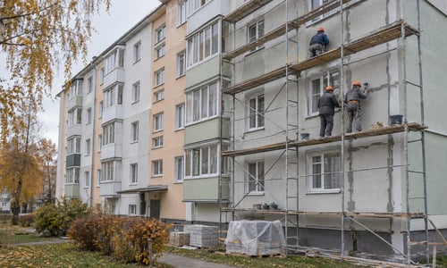 В Волковыске и Красносельском продолжается капитальный ремонт домов