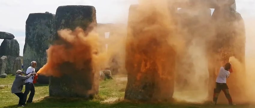 Активист Индийского Происхождения Движения За Изменение Климата Арестован После Разрушения Стоунхенджа В Великобритании