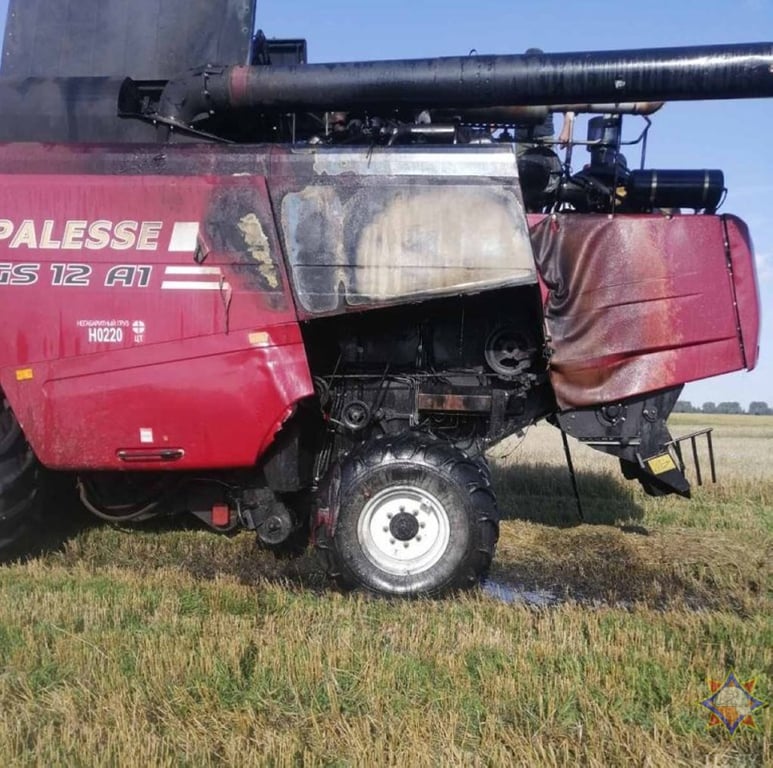 В Лунинецком районе загорелся зерноуборочный комбайн