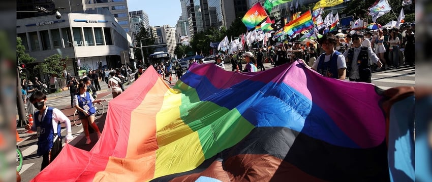 Многотысячный митинг в Южной Корее прошел в рамках празднования Дня гордости, несмотря на негативную реакцию.
