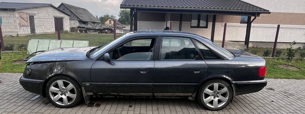 В Мостах из-за замыкания электропроводки горел легковой автомобиль