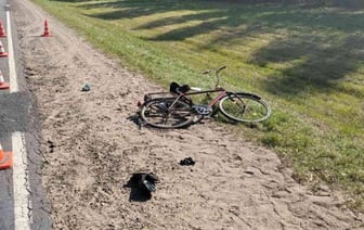 В Ляховичском районе пьяный водитель Peugeot сбил велосипедиста и скрылся с места ДТП
